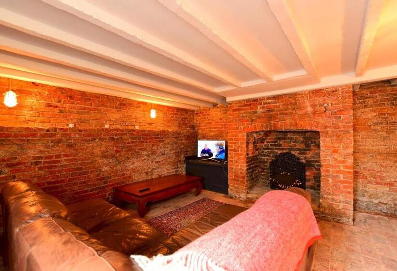 14 St Saviours Place, York