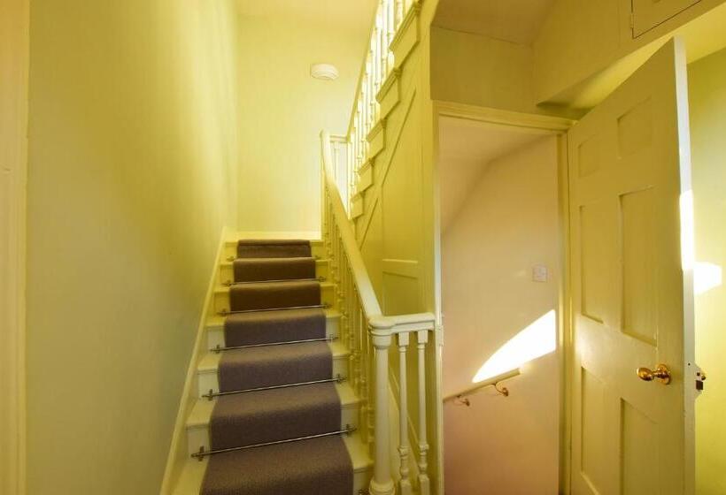 14 St Saviours Place, York