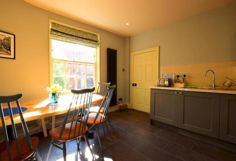 14 St Saviours Place, York