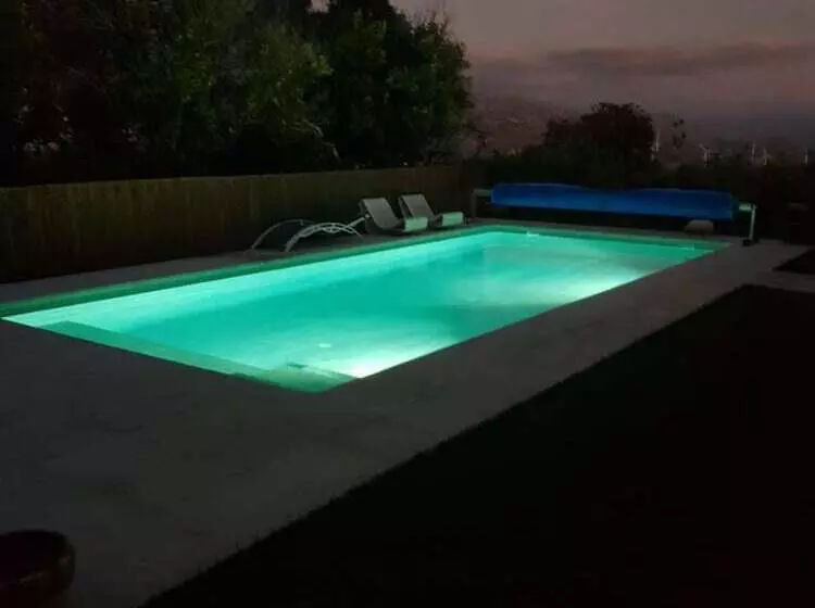 Aamiaismajoitus (B&B) Casa Los Tejones