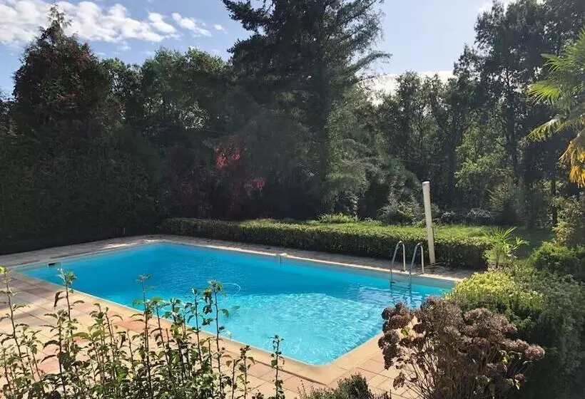 Aamiaismajoitus (B&B) Le Domaine Aubazen