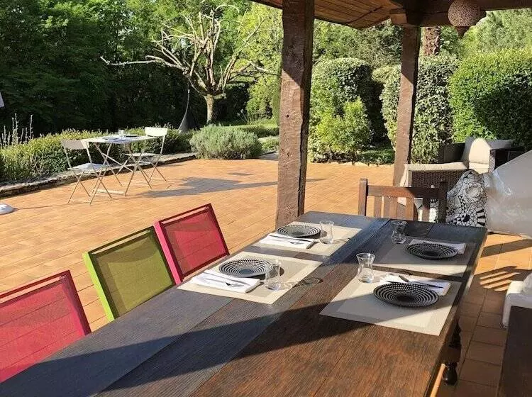 Aamiaismajoitus (B&B) Le Domaine Aubazen