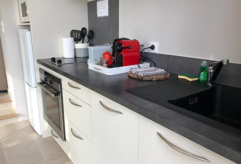 تختخواب و صبحانه Le Mas Des Pignes Adults Only