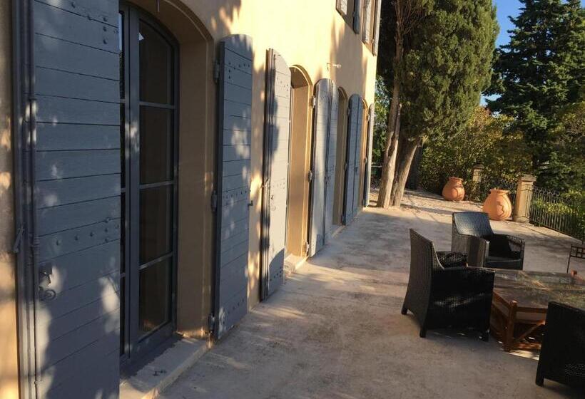 تختخواب و صبحانه Le Mas Des Pignes Adults Only