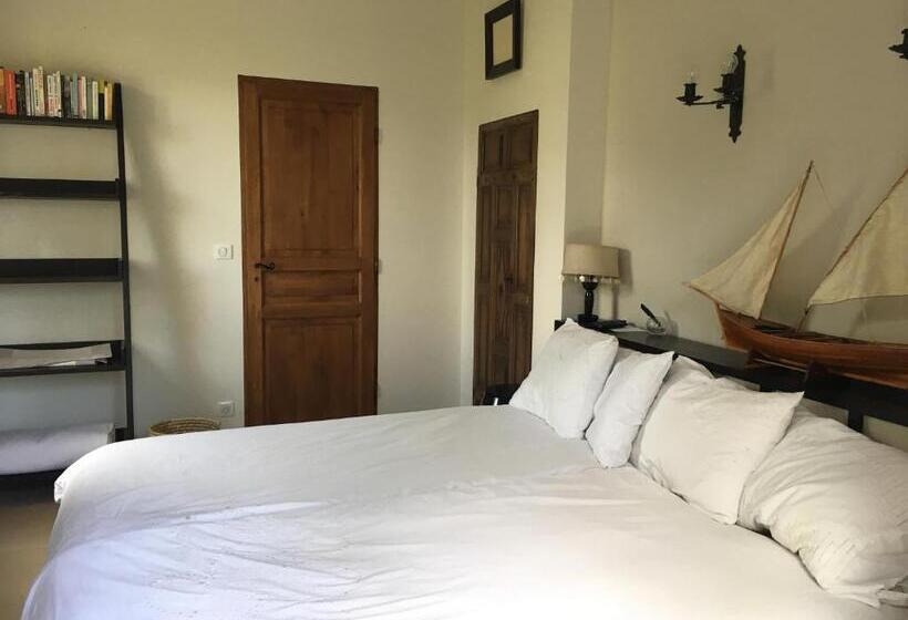 تختخواب و صبحانه Le Mas Des Pignes Adults Only