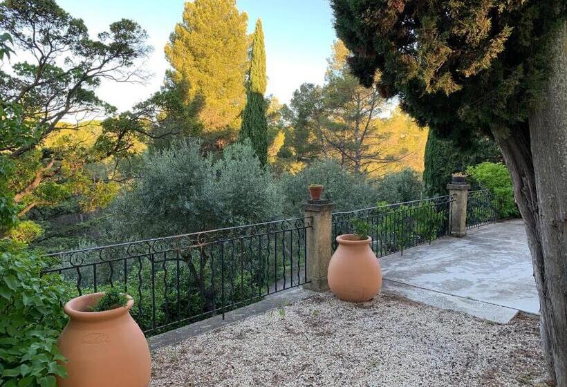 تختخواب و صبحانه Le Mas Des Pignes Adults Only