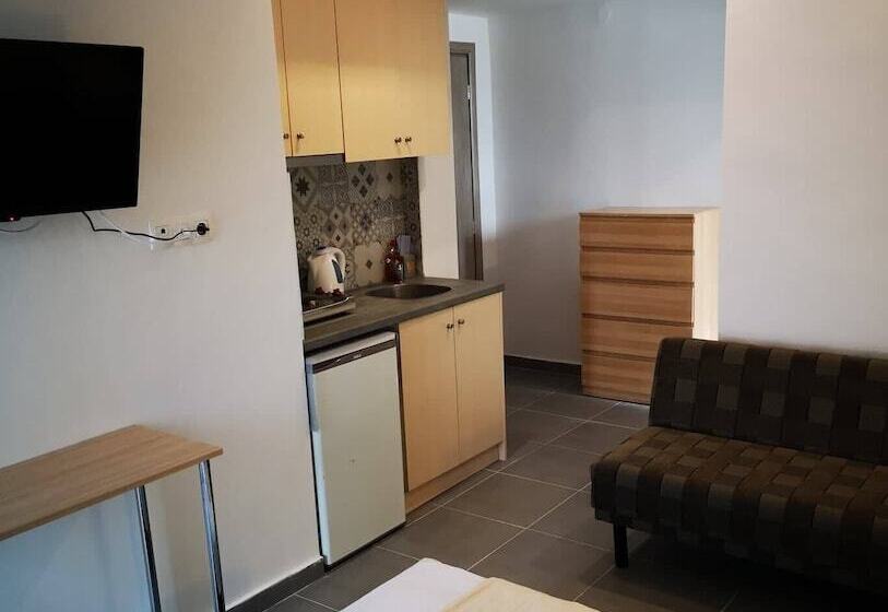 בית מלון כפרי Ammos