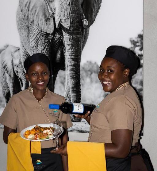 هتل Chobe River Lodge