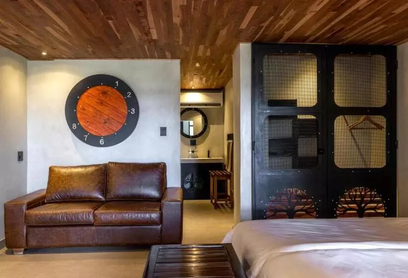 هتل Chobe River Lodge