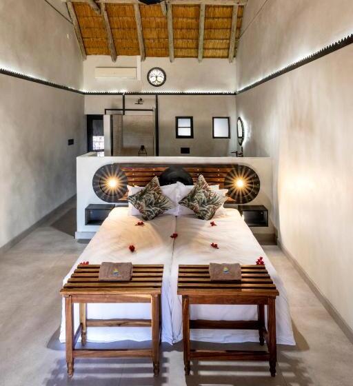 هتل Chobe River Lodge