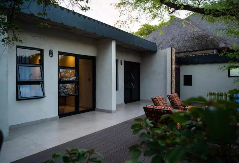 هتل Chobe River Lodge