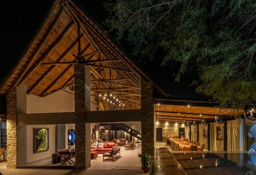 هتل Chobe River Lodge