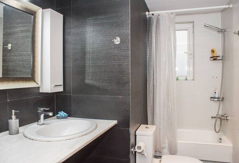 Nina S Villa, Cosy Seaview Retreat