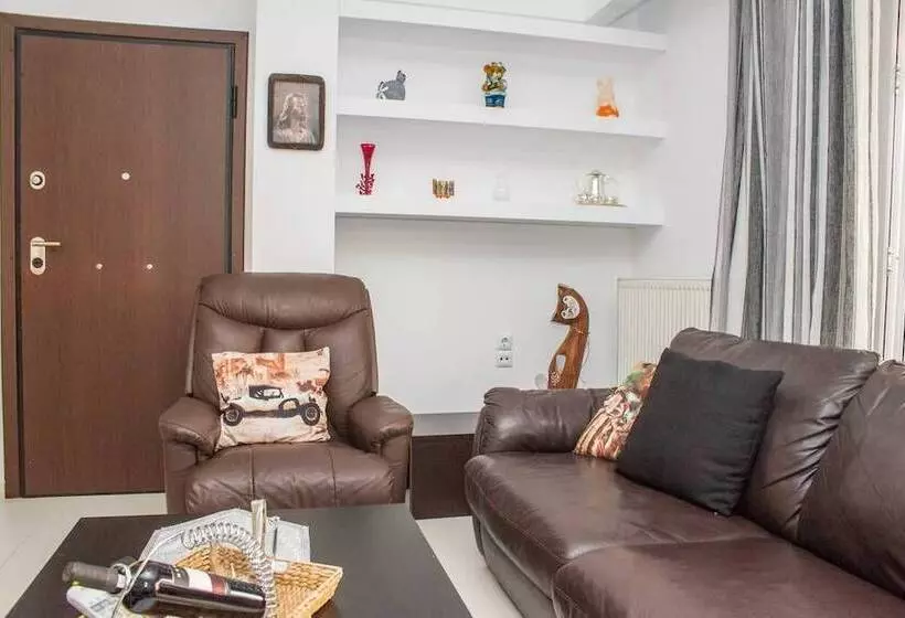 Nina S Villa, Cosy Seaview Retreat