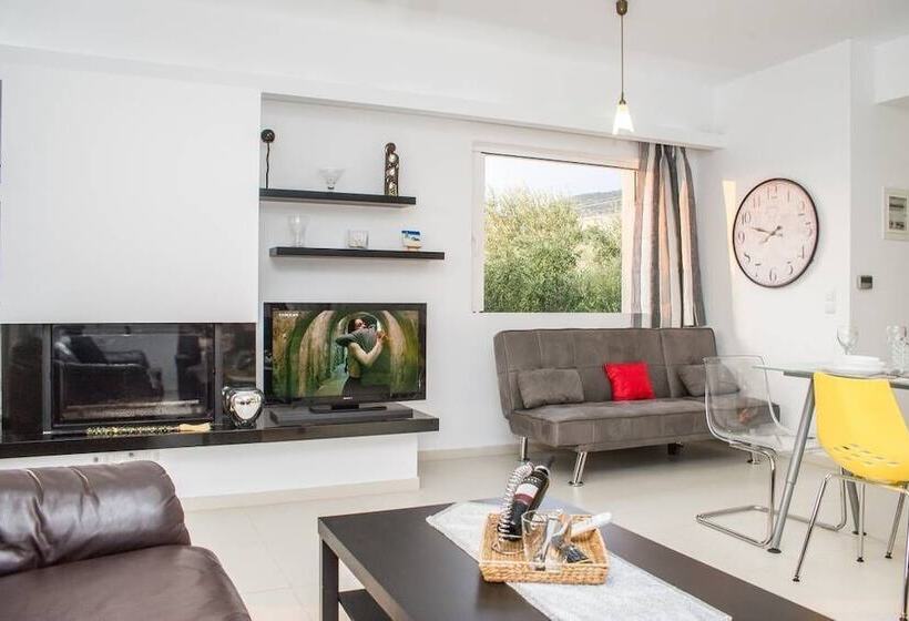 Nina S Villa, Cosy Seaview Retreat