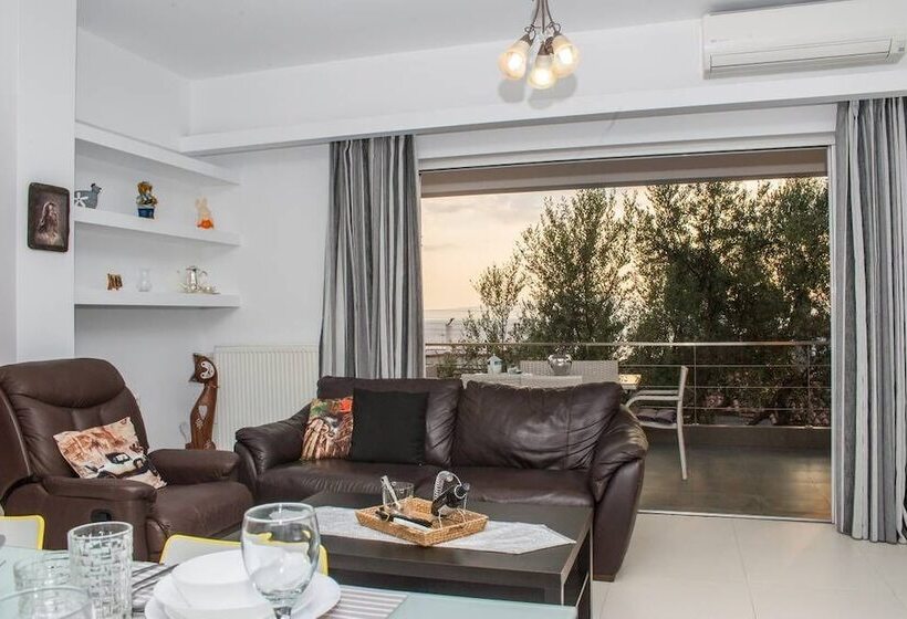 Nina S Villa, Cosy Seaview Retreat