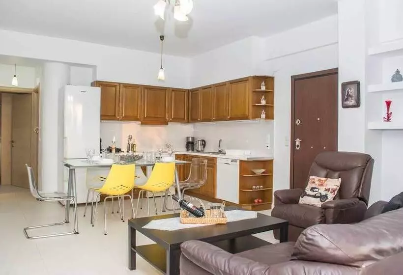 Nina S Villa, Cosy Seaview Retreat
