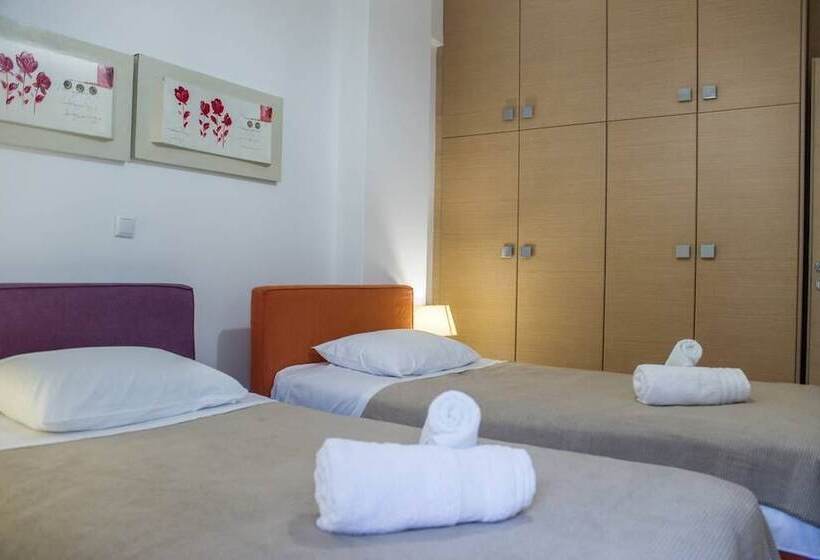 Nina S Villa, Cosy Seaview Retreat