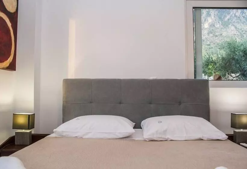 Nina S Villa, Cosy Seaview Retreat