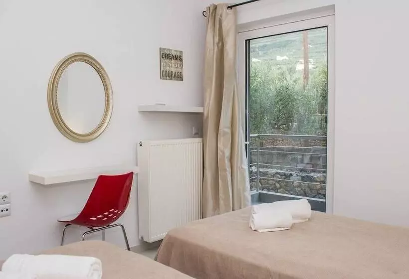 Nina S Villa, Cosy Seaview Retreat
