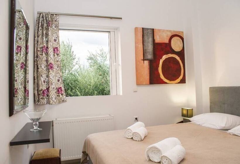 Nina S Villa, Cosy Seaview Retreat