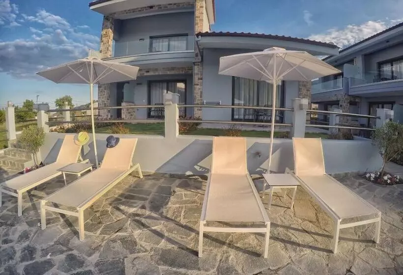 Theros Villas & Suites