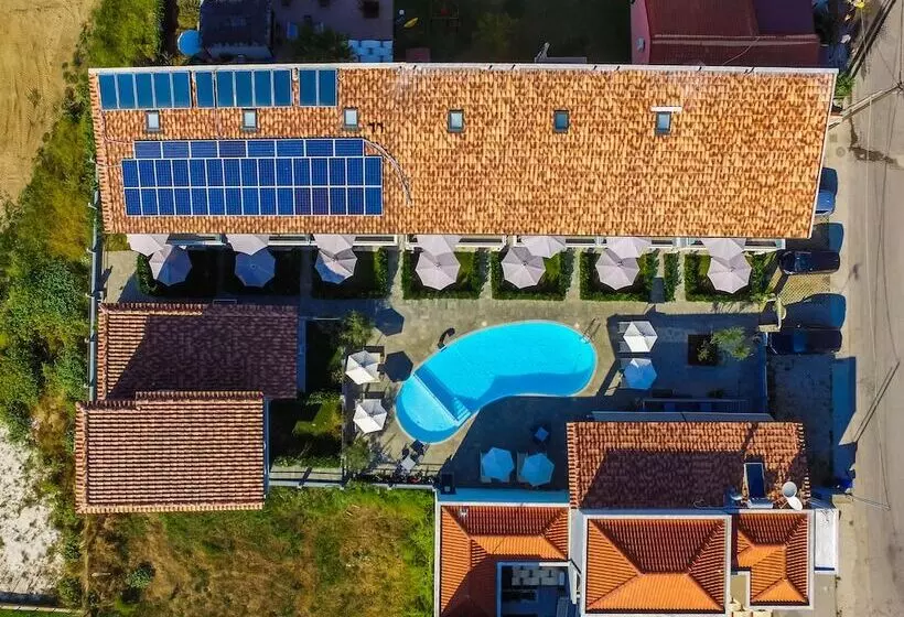 Theros Villas & Suites