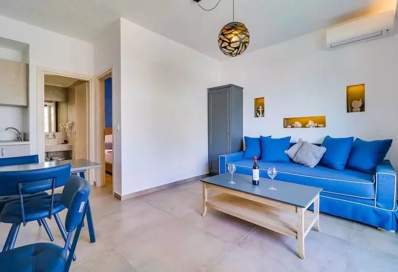 Theros Villas & Suites