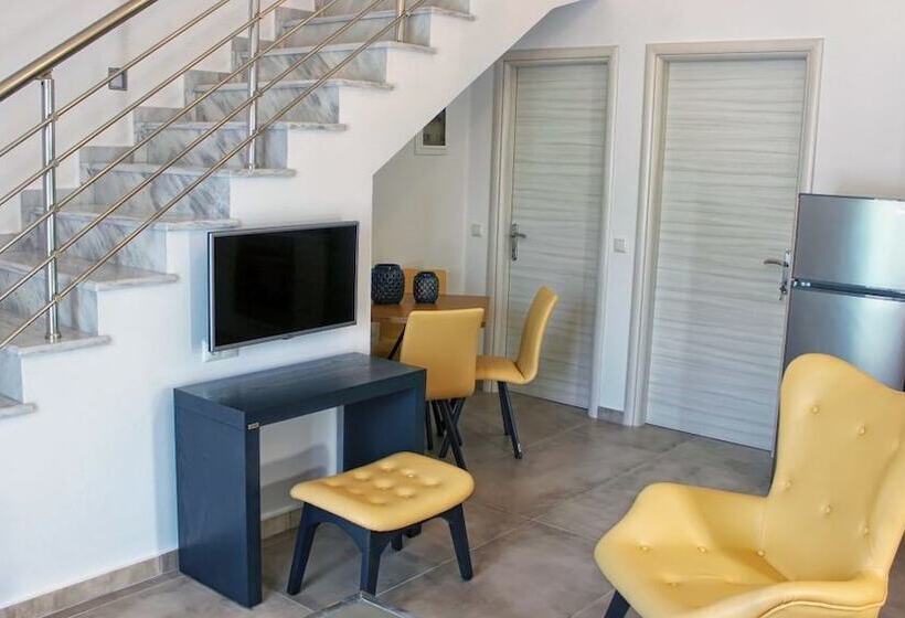 Theros Villas & Suites