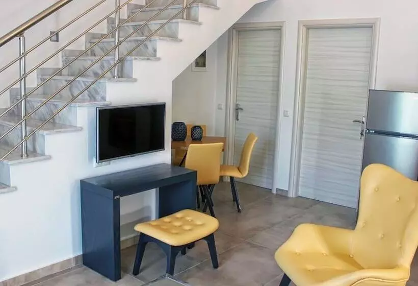 Theros Villas & Suites