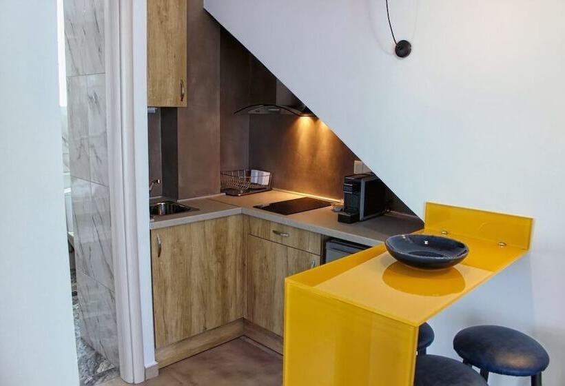 Theros Villas & Suites