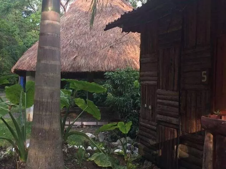 Hotelli Cabañas Y Casas Del árbol La Huerta