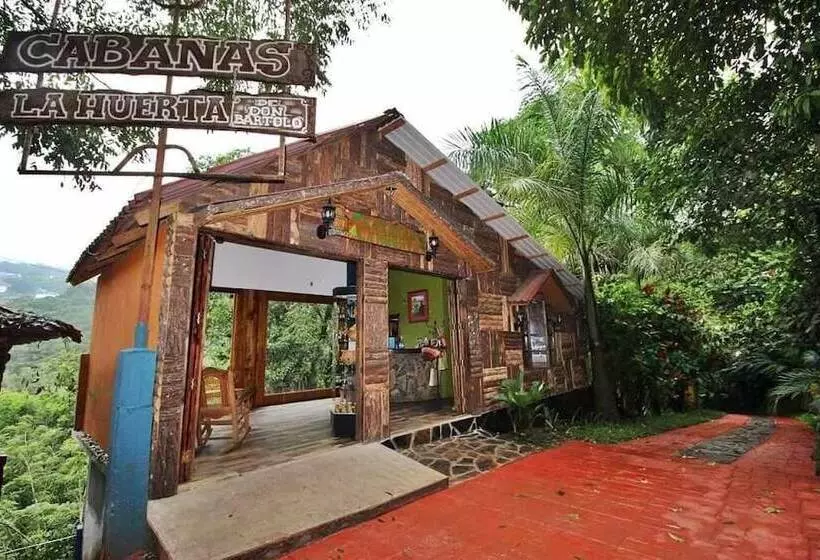Hotelli Cabañas Y Casas Del árbol La Huerta