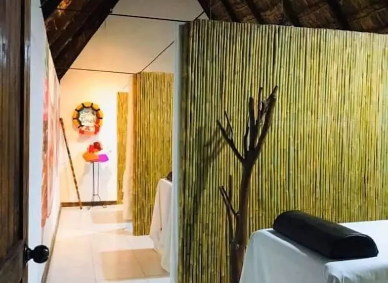 Hotelli Cabañas Y Casas Del árbol La Huerta