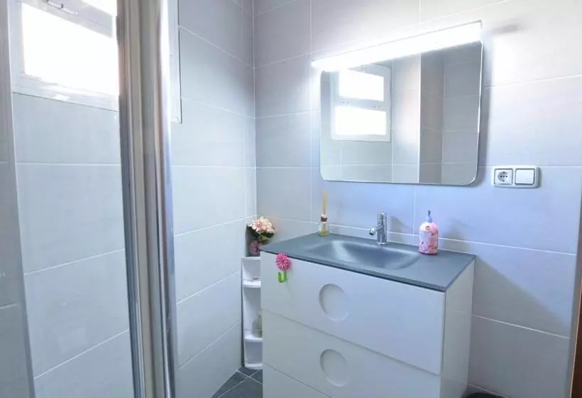 ベッドアンドブレックファースト Reus Bedrooms 2 Habitaciones Con Baño Privado, Sin Cocina