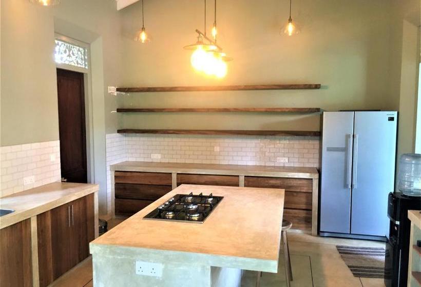 پانسیون Kumbura Villa