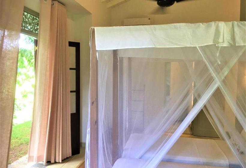 پانسیون Kumbura Villa