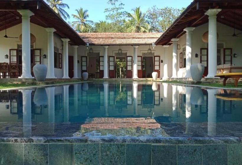 پانسیون Kumbura Villa