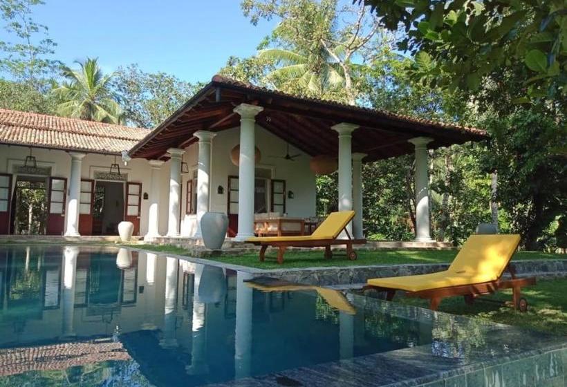 پانسیون Kumbura Villa