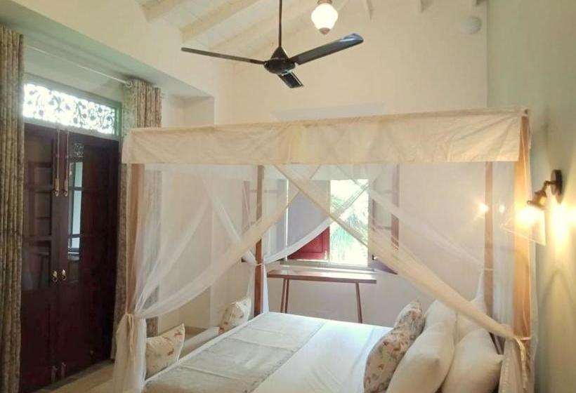 پانسیون Kumbura Villa