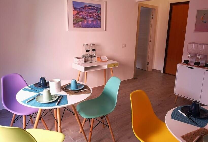 تختخواب و صبحانه Brutia Mom&son