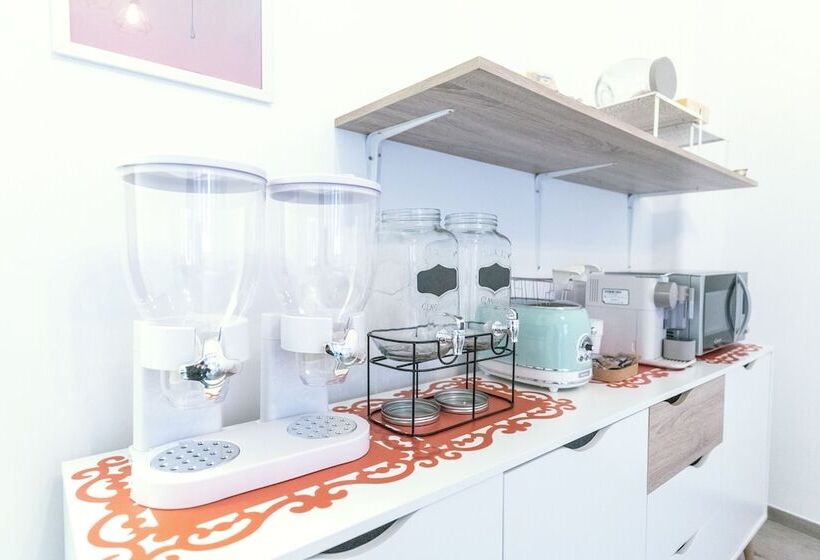 تختخواب و صبحانه Brutia Mom&son