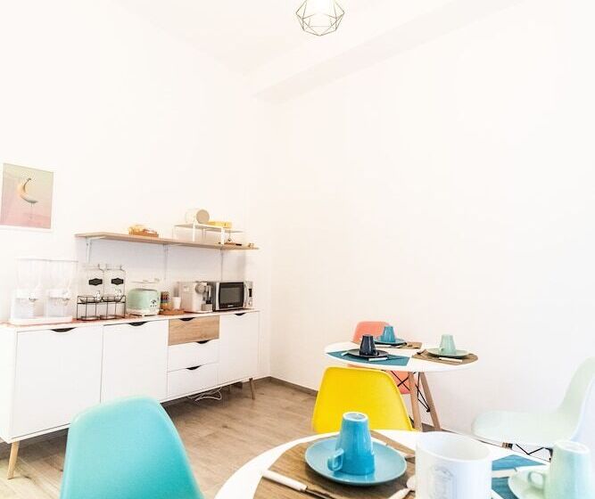 تختخواب و صبحانه Brutia Mom&son