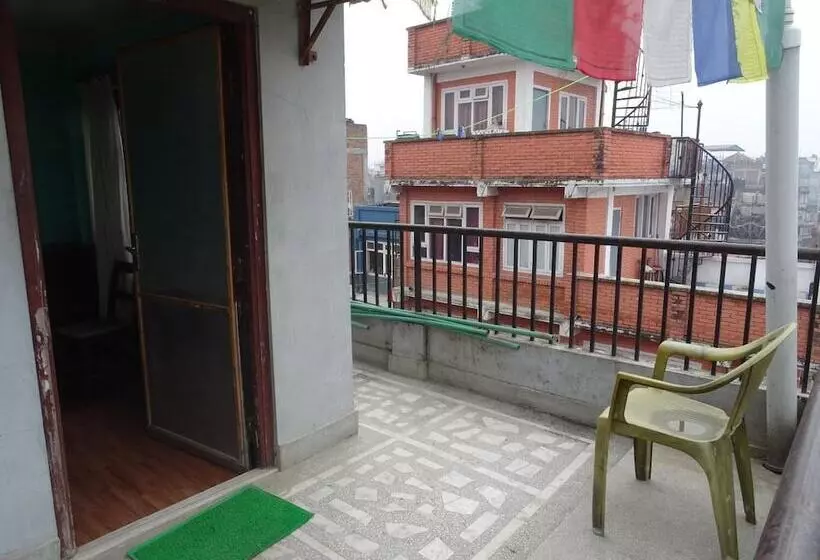 پانسیون Green House Lodge