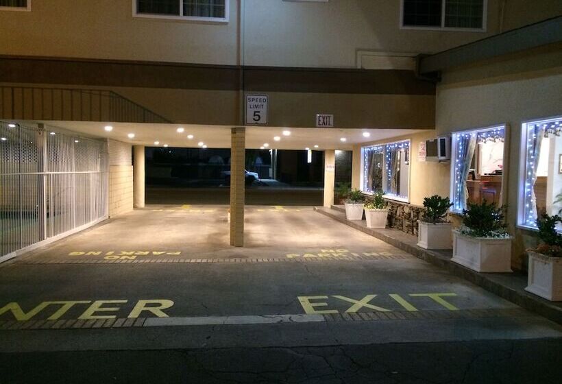 בית מלון כפרי Grand Inn