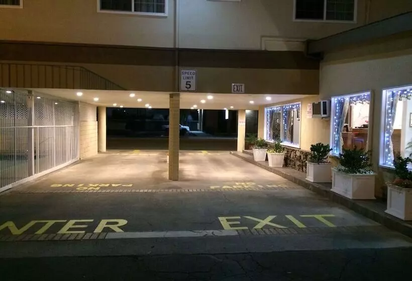 בית מלון כפרי Grand Inn