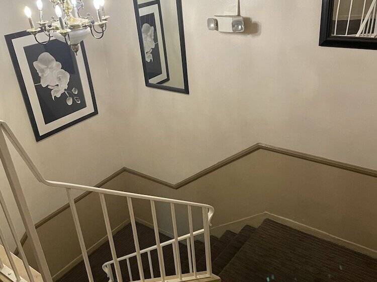 בית מלון כפרי Grand Inn