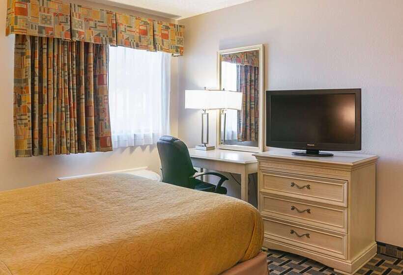 Hotel Quality Inn & Suites Detroit Metro Airport
