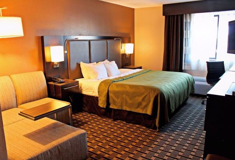 Hotel Quality Inn & Suites Detroit Metro Airport