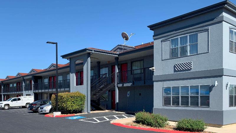 هتل Quality Inn & Suites I 10 Near Fiesta Texas